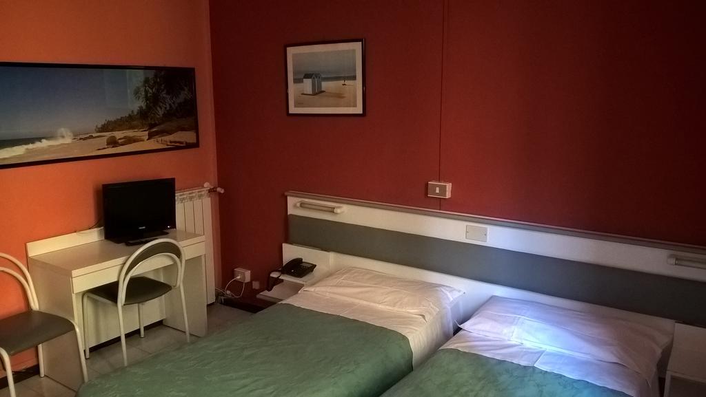 Hotel Del Sole Milão Quarto foto